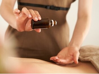 リー ビューティースパ 川崎(Ri beauty spa)の写真/コスパ◎【ベトナム式アロマオイル上半身＋ヘッド¥3500】首肩こり腰痛に!辛さにアプローチして全身爽快♪