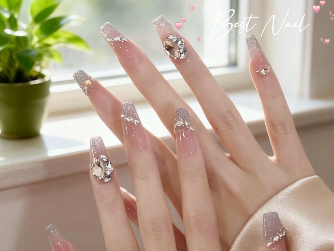 2025年-2026年冬トレンド】ラメグラデーション ロングのネイルデザイン