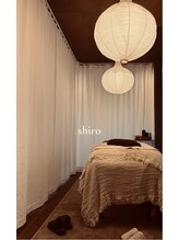 シロ(shiro)/【落ち着いた雰囲気の室内】