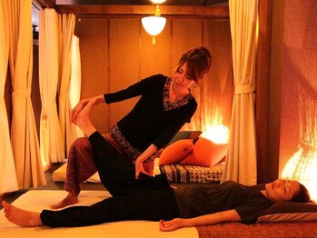 楽しおん ワイホーム店の写真/《足のむくみ・疲れに》バリ風個室で癒しの足裏リフレ♪熟練の手技でリンパを流し、仕事帰りも足取り軽く！