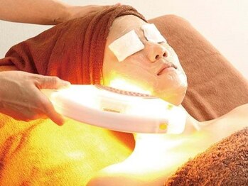 リボーテ(RE BEAUTE)の写真/光フェイシャルでお肌を土台から整え、肌細胞を活性化！お顔に溜まった老廃物の排出を促進し小顔効果も◎