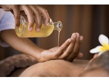 数多くのハーブオイルの中から最もふさわしいものを選び使用