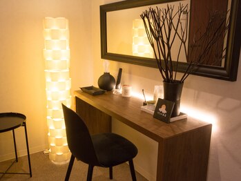 キリンの昼寝/＜Room A＞