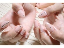 ディーエムジーネイル(DMG nail)/ビジューたっぷりネイル