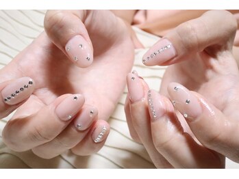 ディーエムジーネイル(DMG nail)/ビジューたっぷりネイル