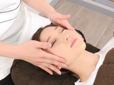 人気No.2【顔の左右差、むくみ、たるみ】コンセプト美容整体 小顔60分/3980円