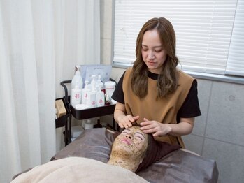 バーミー(BALMY)の写真/最先端細胞美容！変化を感じやすい◆シミしわケアと言えばREVIハーブピーリング！肌トラブルケアで根本改善