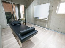 h&h立川駅前の鍼灸整骨院の雰囲気(個室もありリラックスして施術が受けられます(^^))