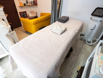 サロンドアル(salon de Alu)/