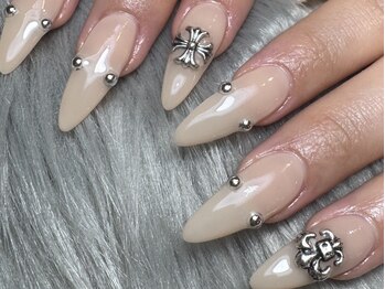 ケソン ネイル スタジオ(qeson nail studio)の写真/長さが欲しい方必見☆お爪の形のお悩みやコンプレックスがある方◎折れてしまった爪の長さ出しは1本～OK！