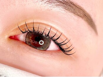 エミューク(emuque.)の写真/とにかくモチを良くしたい方はダブルフラットラッシュ!!自まつ毛への負担も少なくモチの良さも格段にUP♪