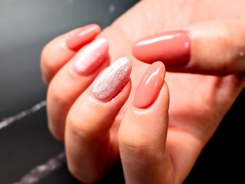 ネイルサロンルーム 市川店(ROOM)の写真/ショートNailも可愛く仕上がるトレンドデザイン多数ご用意【写真：ワンカラー＋マグネット】