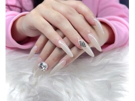 ワンホンネイル＋ビジュー2個