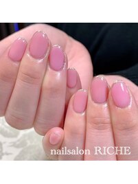 シルバーの細フレンチネイル