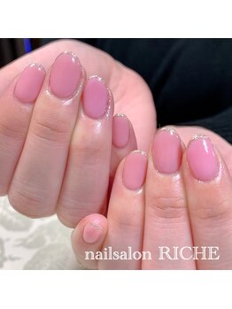 リッシュ(RICHE)/シルバーの細フレンチネイル