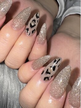 ケソン ネイル スタジオ(qeson nail studio)の写真/【長さ出しが得意★】指先をすらっと見せるロングネイルが大人気♪イベント前やお仕事帰りにも◎