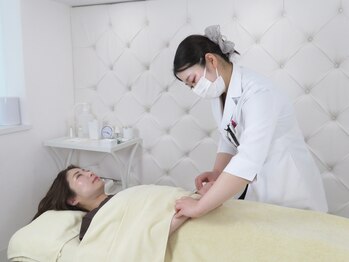 アキュモンド 渋谷院(acumond)/健康美全身調整コース施術中