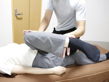 ソラ フレンドリー(SOLA FRIENDLY)の写真/《新宿駅近》完全個室のプライベート整体サロン!肩こり・腰痛・疲労改善などはもちろん、憧れの姿勢にも＊