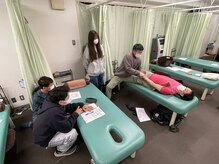 鍼灸マッサージ院 長津田駅前整骨院/定期的に研修も行っております