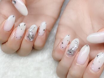 ネイルアンドアイラッシュサロン エスポアール(nail&eyelash salon espoir)/星ネイル　シアーホワイト　
