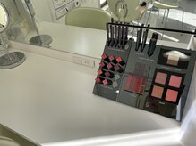 ポーラ ニュームラサキ店(POLA)/大きな鏡の前で仕上がりを確認