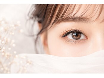 マキリヤ 原宿店(Makiriya)の写真/自然なのに印象的。自まつげとのバランスまで考えた似合わせデザインならお任せください。