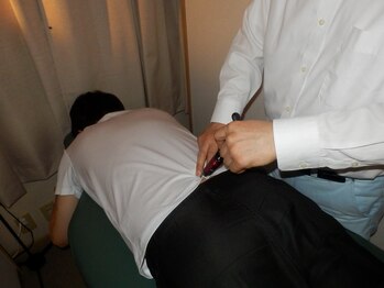 笠原カイロプラクティックオフィス/器具の使用場面2