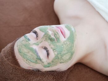 キュル(Kyul)の写真/《毛穴の開きや黒ずみにお悩みの方へ》剥離なしのハーブピーリングで輝くうる艶肌に♪お肌の機能を正常化☆