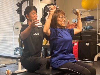 ザ ベース(the BASE)の写真/肩こり、腰痛など年齢とともに増える不調に対応。身体の状態をチェックし段階的なトレーニングで改善◎