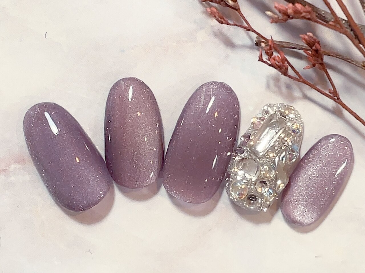 2025年-2026年冬トレンド】ラインストーンのネイルデザイン集｜人気順