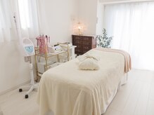 ヨーニ(YooNi)の雰囲気（白基調の温もりある完全個室で上質なお時間をお過ごしください）