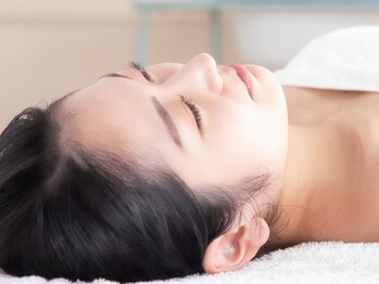 ライズ(Rise)の写真/【ピーリング+顔脱毛】毛穴洗浄とゴマージュピーリングで、つるんと滑らかなお肌へ！手触りに感動♪