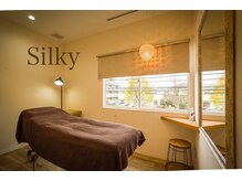 シルキー(Silky)の雰囲気（1席のみの個室で贅沢空間♪）