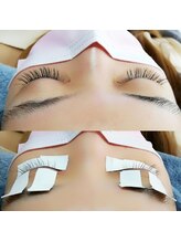 ナウラ アイラッシュ(nauraa eyelash)/細いまつ毛でも存在感がでます