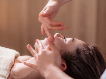 ハリーナ(HARI-NA)/顔筋小顔マッサージ