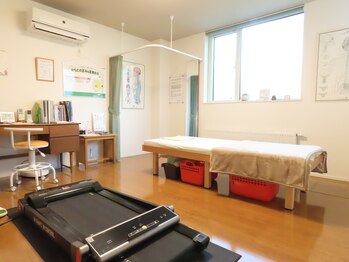 愛健カイロクリニカル/清潔感のある施術スペース