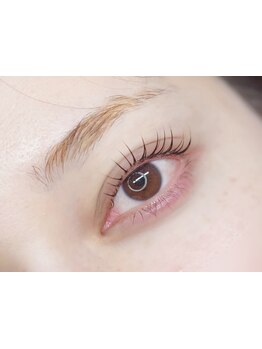 ナチュラル上品な目元にしたい