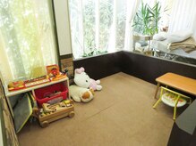 隣にキッズルームがあるのでお子様連れも大歓迎です！