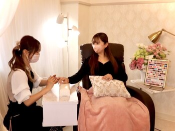 ボガスティーズネイル 鶴見店/VIP室では同時施術が可能です◎