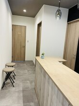 ゴッド(GOD)/カウンター・待合室