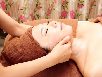 ハワイアンフォレストSpa 焼津店の写真/《焼津駅車3分》辛い全身の疲れに悩む女性にオススメ！選べるアロマオイルでリンパを流して全身スッキリ！