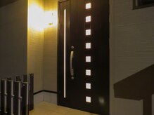 コンフィデンスサロン(Confidence Salon)/入口はこちら