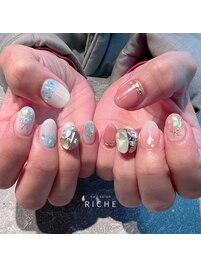 シアーホワイト＆ビジューネイル