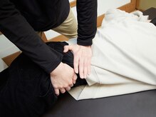 カーム ナーヴズ サービス 整体 中山(Calm Nerves Service)の雰囲気（押す／揉むでは届かない、腰の深い部分までアプローチ）
