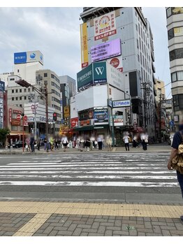 トータル アイ デザイン エイチ(h.)/横断歩道を渡ります♪