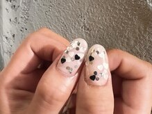 ノラ ミナミアオヤマ(NORA MINAMIAOYAMA)/白のハート埋め込みネイル