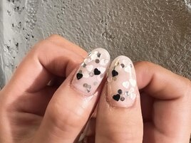 白のハート埋め込みネイル