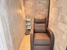 アース ネイルアンドアイラッシュ 花巻店(EARTH Nail＆Eyelash)の雰囲気（半個室のふかふかのベット☆ふかふかで寝てしまう事間違いなし！）