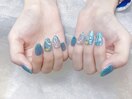 夏を感じる深い海のアクアネイル