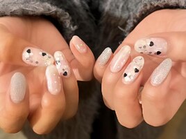 白のハート埋め込みネイル
